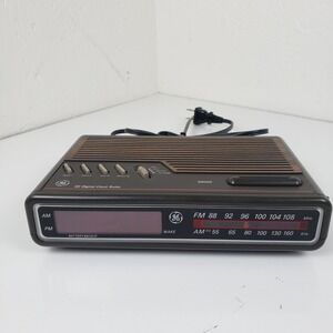 GE Digital Clock Radio Vintage Woodgrain AM FM Alarm Clock Model 7-4612A Brown